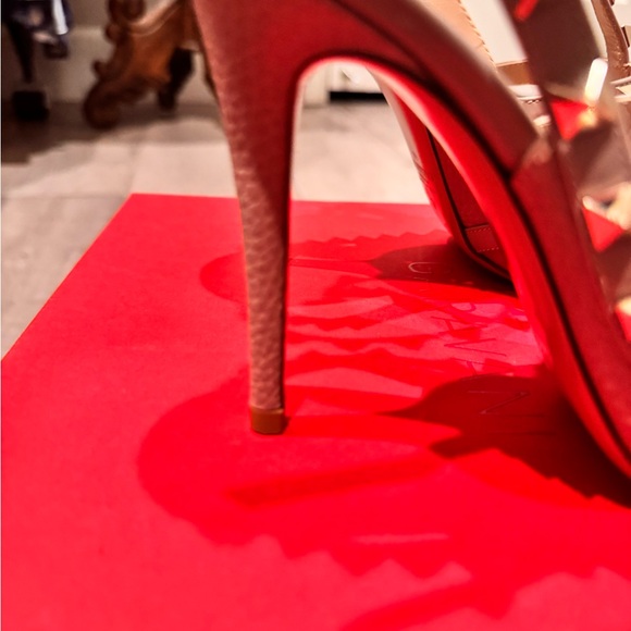 Valentino Garavani Poudre “Rockstud” sizer 7b - Picture 5 of 16